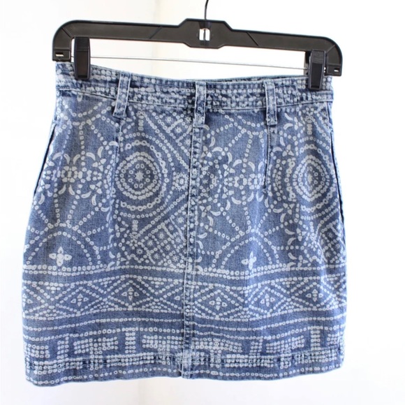 Free people button Jean blue mini skirt with spiral print midrise… - Picture 2 of 11